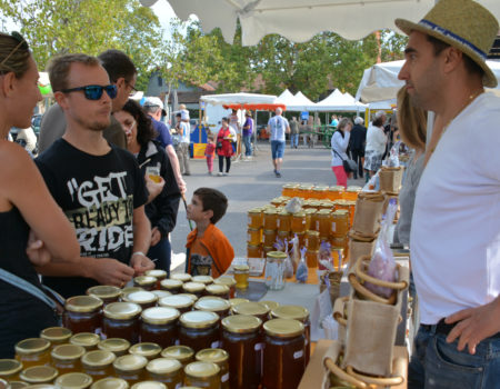 sept-27- Pernes marché au Miel sept-27- Pernes marché au Miel